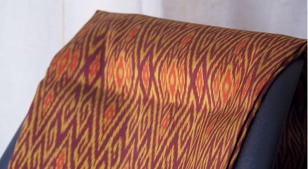 ซิ่น ผ้าไหมมัดหมี่ ไหมบ้าน ขนาด 1x2หลา พื้นสีแดง รหัส CISP-CT-102538