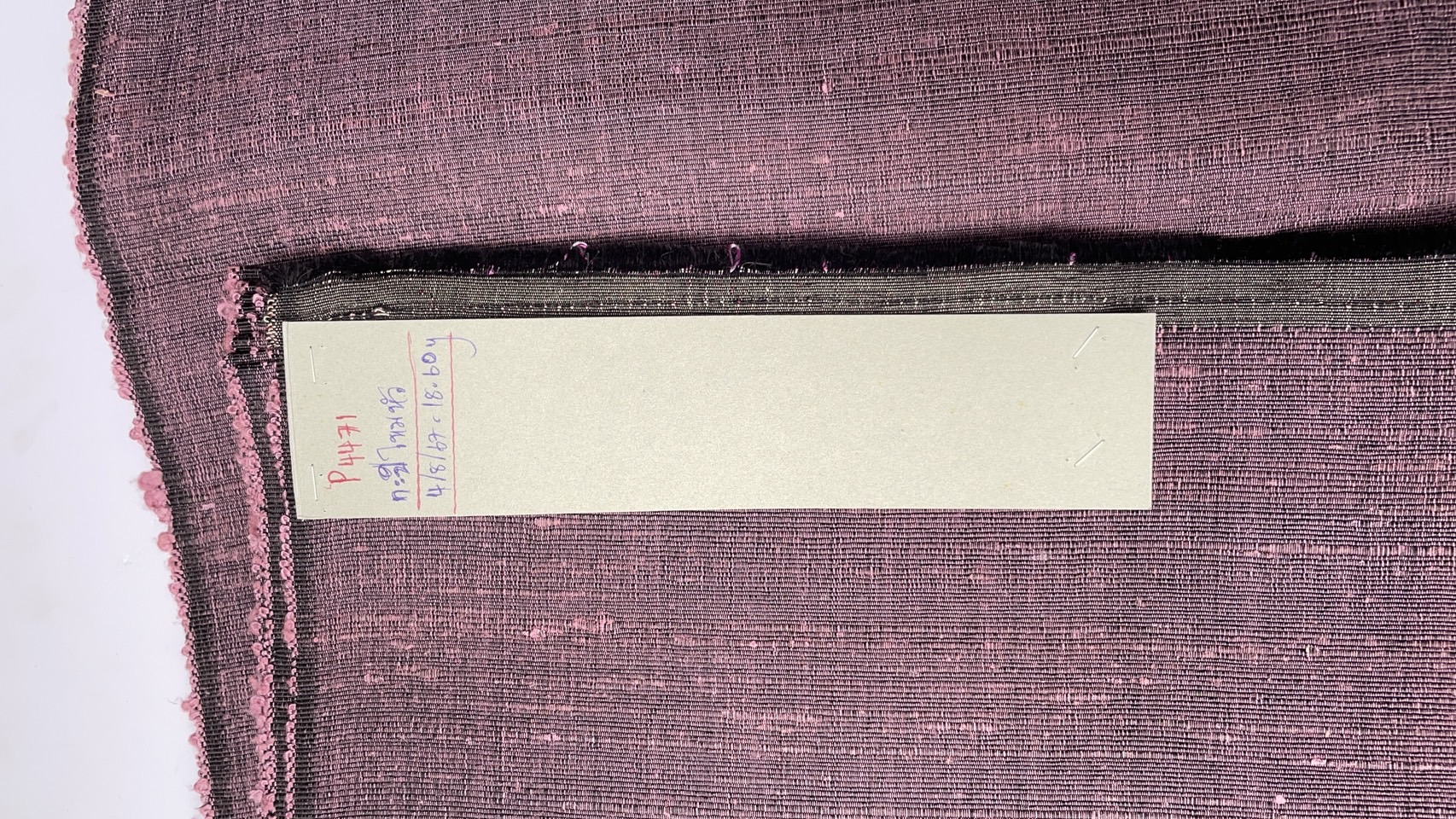 ผ้าไหมสีพื้น ไหมลืบเนื้อหยาบหนา ไหมแท้มีขี้ไหม สีม่วงกะปิ (ราคาต่อเมตร) รหัส D-76-P4471