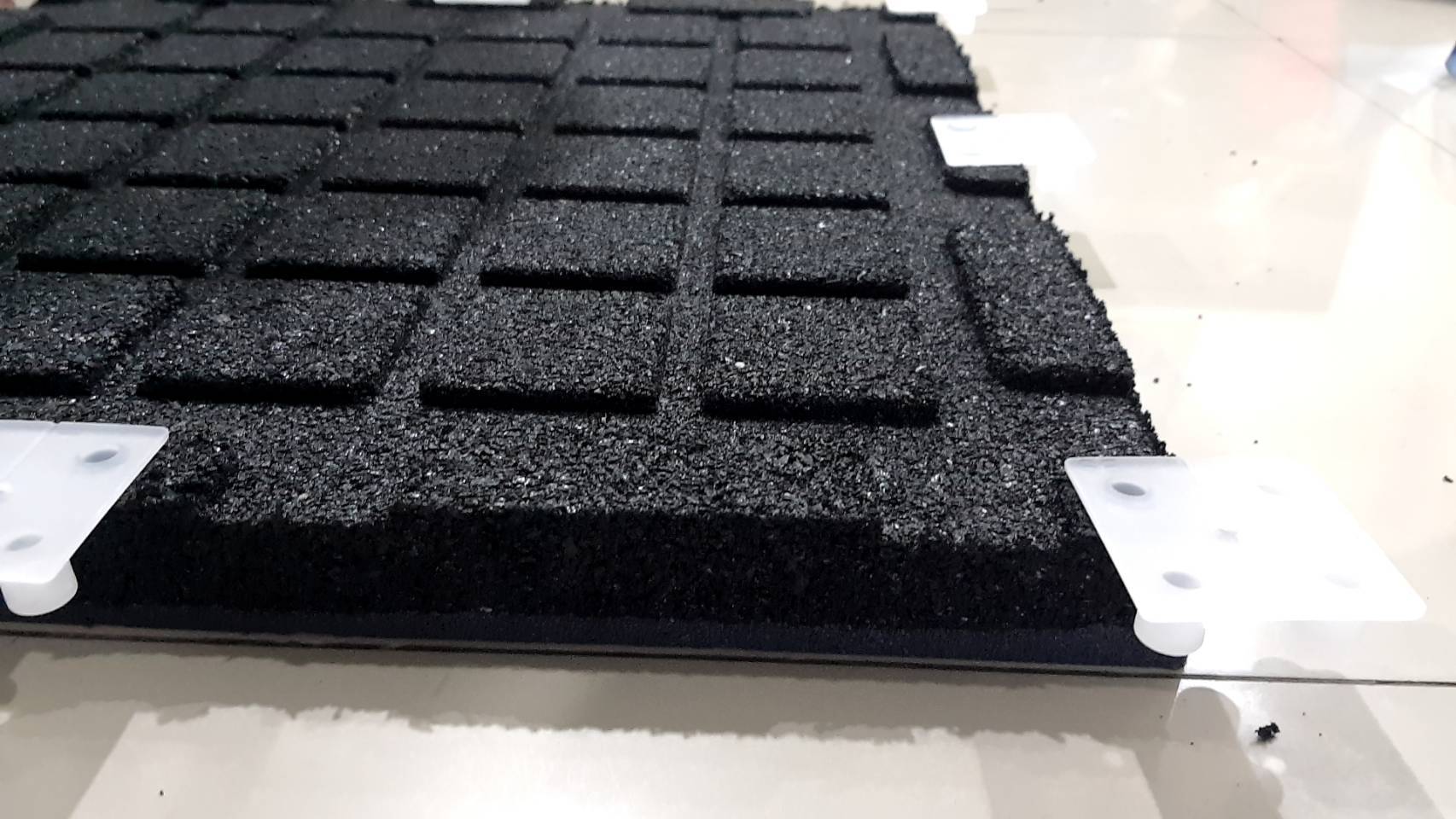 แผ่นยางปูพื้นคอกม้าบล็อคยาง หนา25mmชนิดหนาแน่นพิเศษ