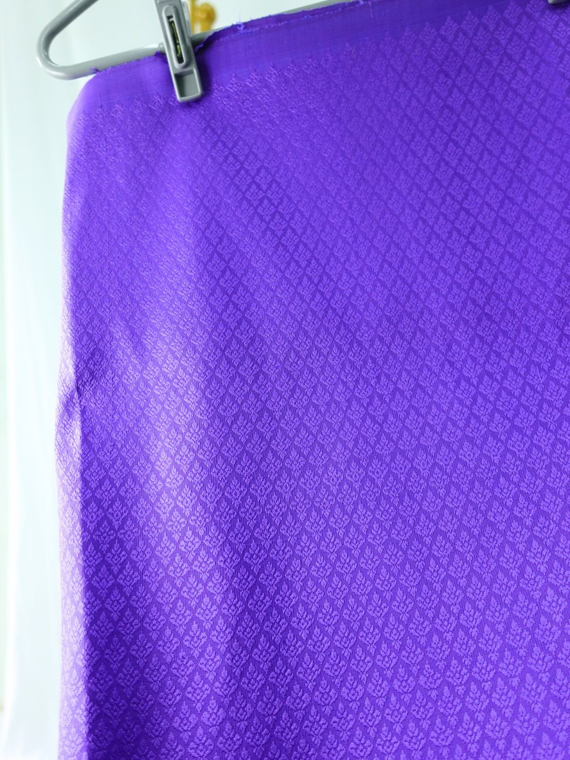 ซิ่น ผ้าไหมยกสุรินทร์ ไหมแท้ 32ตะกอ ไหมแท้100% ขนาด 1x2เมตร พื้นสีม่วงเข้ม N11-ST-072667104