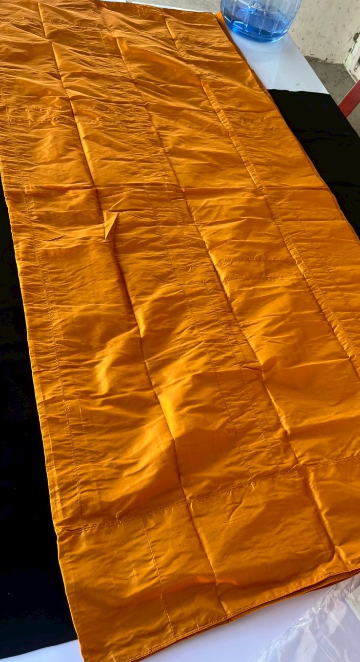 จีวรผ้าไหมแท้ เนื้อเรียบ สำหรับพระสงฆ์ เลือกสี เลือกไซส์ได้ CUT-NY-110568