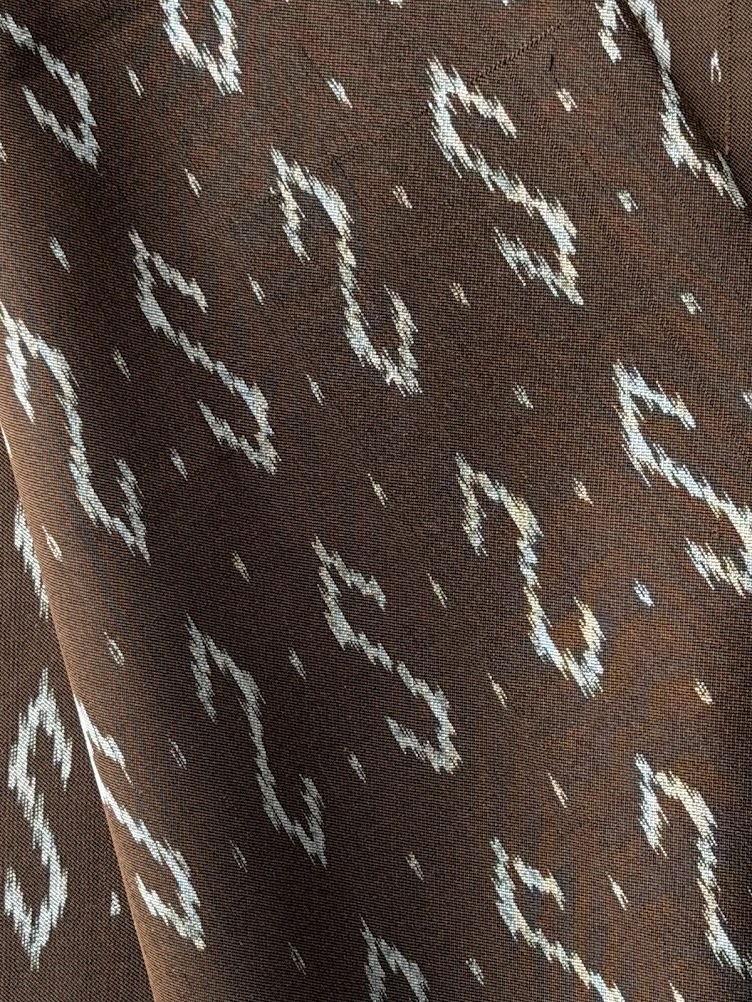 ซิ่น ผ้าไหมมัดหมี่ 3ตะกอ ขนาด 1x2 เมตร ลายขอพระราชทาน สีน้ำตาล รหัส PCS-NY-11226819