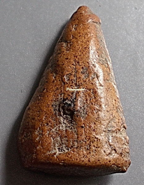 พระนางกำแพงกลีบบัว ฐานตาราง เนื้อดิน กำแพงเพชร