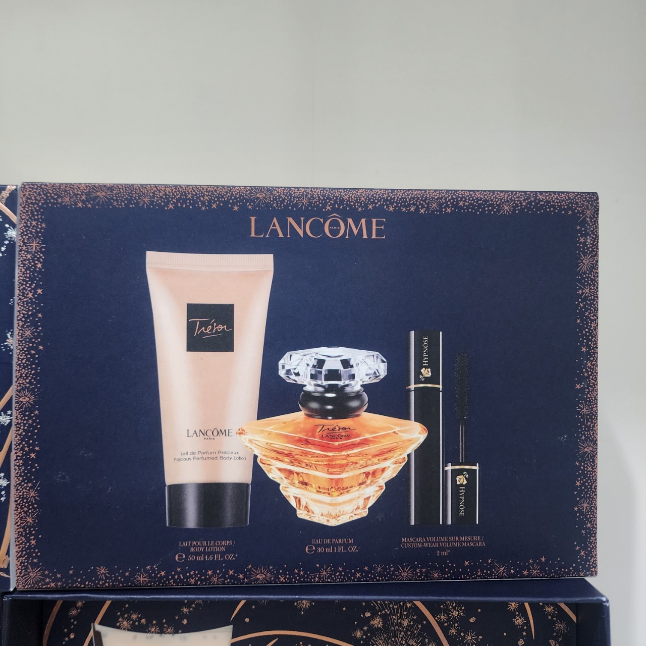 น้ำหอมแท้ Lancome Tresor EDP 30ml Holiday Set 2024 ชุดเซ็ตประกอบด้วย 1. น้ำหอม 30ml 2. Body Lotion 50ml 3. Mini Mascara 2ml "ชุดเซ็ตน้ำหอม