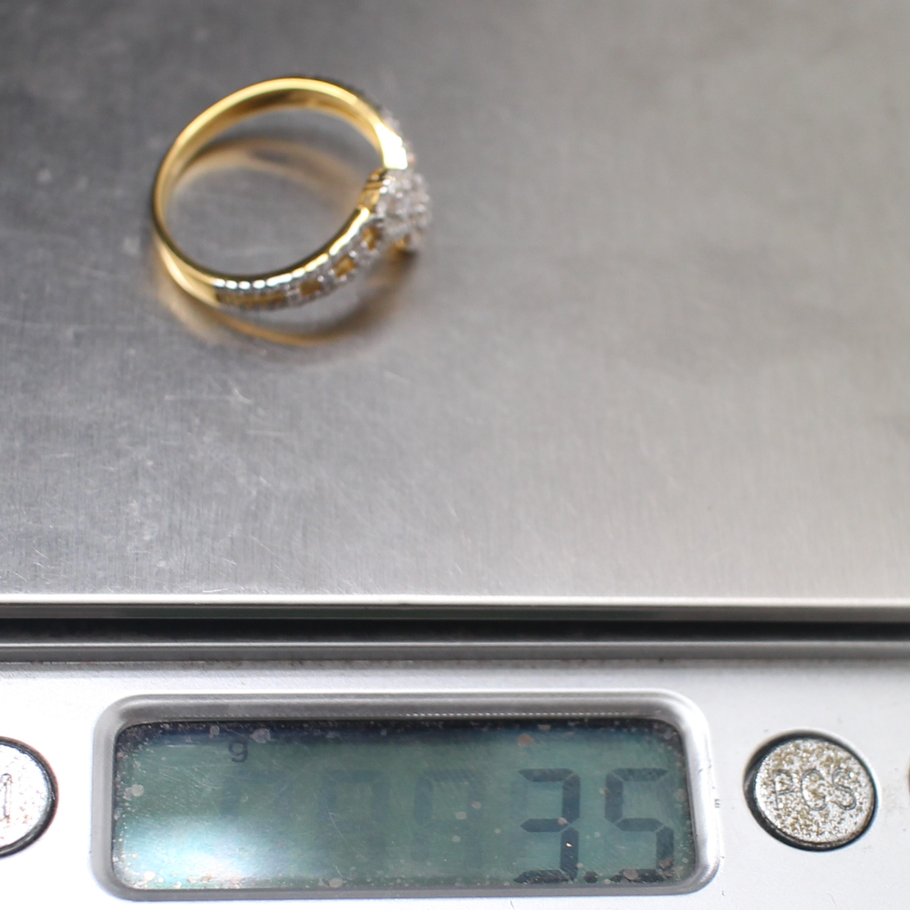 RG250123 แหวนเพชรกระจุกดอกไม้ไขว้ เพชรรวม 0.72 กะรัต ทองแท้ 18k นน.รวม 3.5 กรัม ขนาดแหวน 58