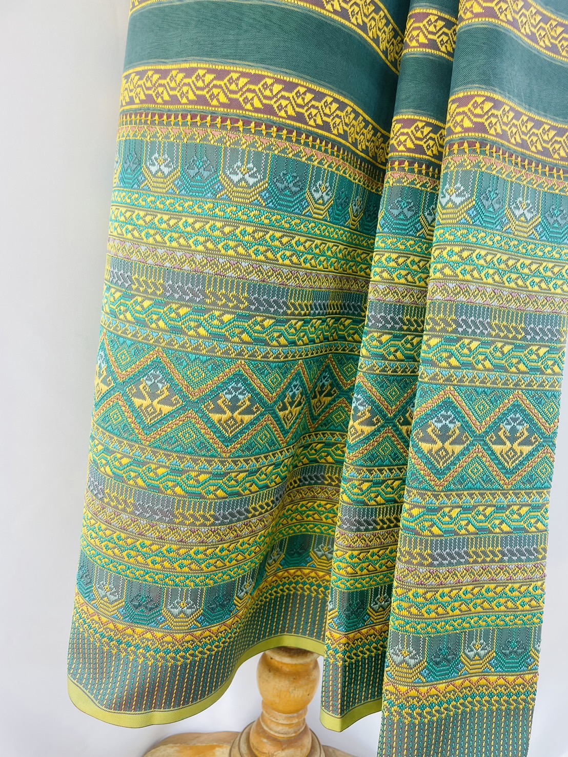 ซิ่นตีนจก ผ้าไหมทั้งผืน (ยืนไหม พุ่งไหม จกไหม) โทนสีฟ้าเขียว รหัส N9-105-0507686