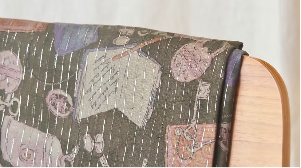 ผ้าไหมแก้วพิมพ์ลาย (ราคาต่อหลา) พื้นสีเขียวมะกอกเข้ม รหัส A4-CT-103503