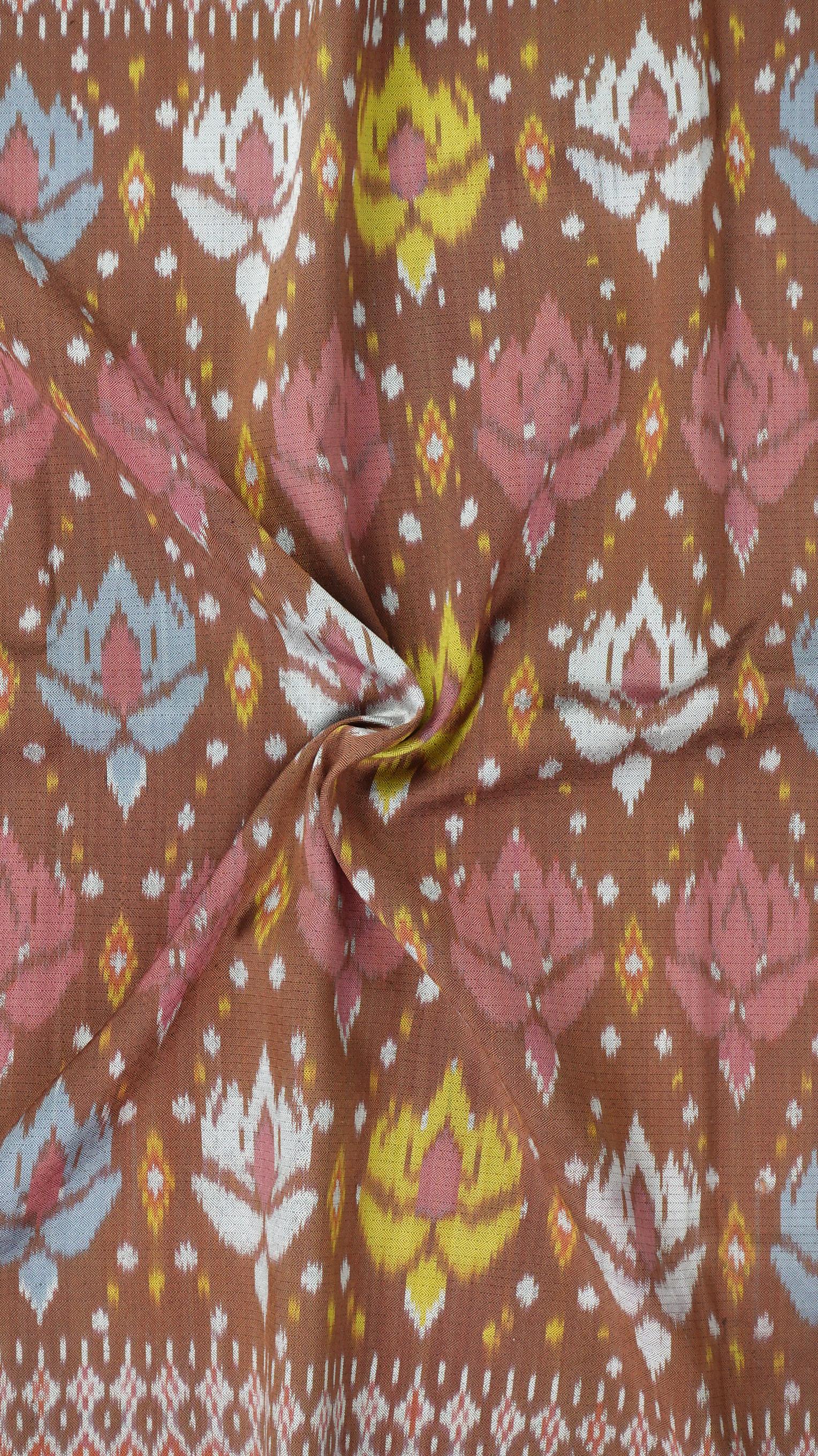 ซิ่น ผ้าไหมมัดหมี่ สีธรรมชาติ 3ตะกอ ทอเหยียบเหาะ มีหน้านาง ชายครุย ขนาด1x2เมตร ลายดอกกันเกรา สีน้ำตาล รหัส M3P-33-0224683