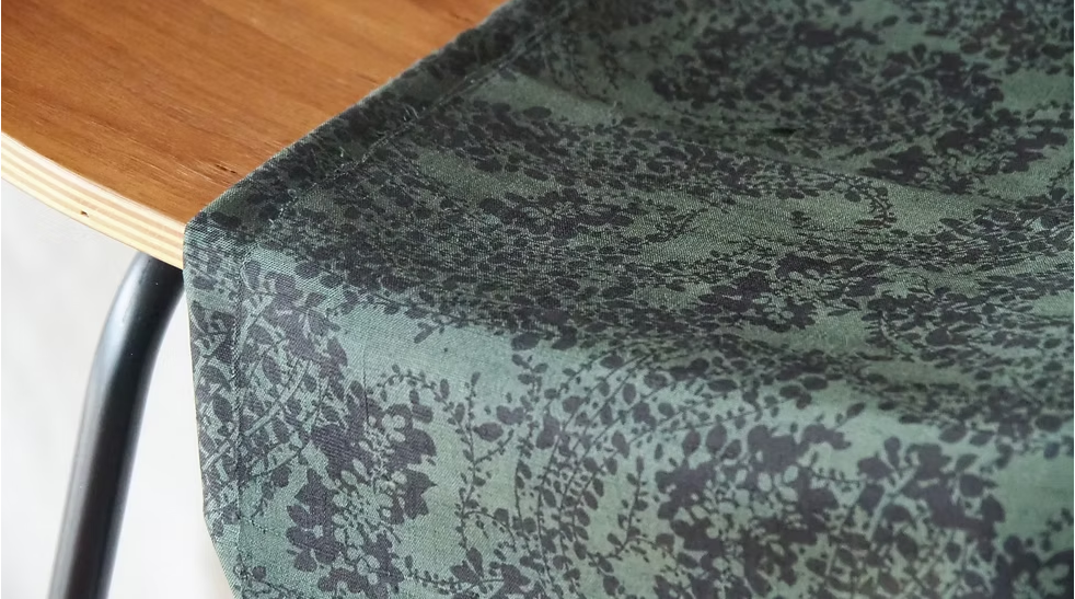 ผ้าไหมพิมพ์ลาย เนื้อนิ่ม 4เส้น (ราคาต่อหลา) พื้นสีเขียวเทา รหัส A4-CT-103501