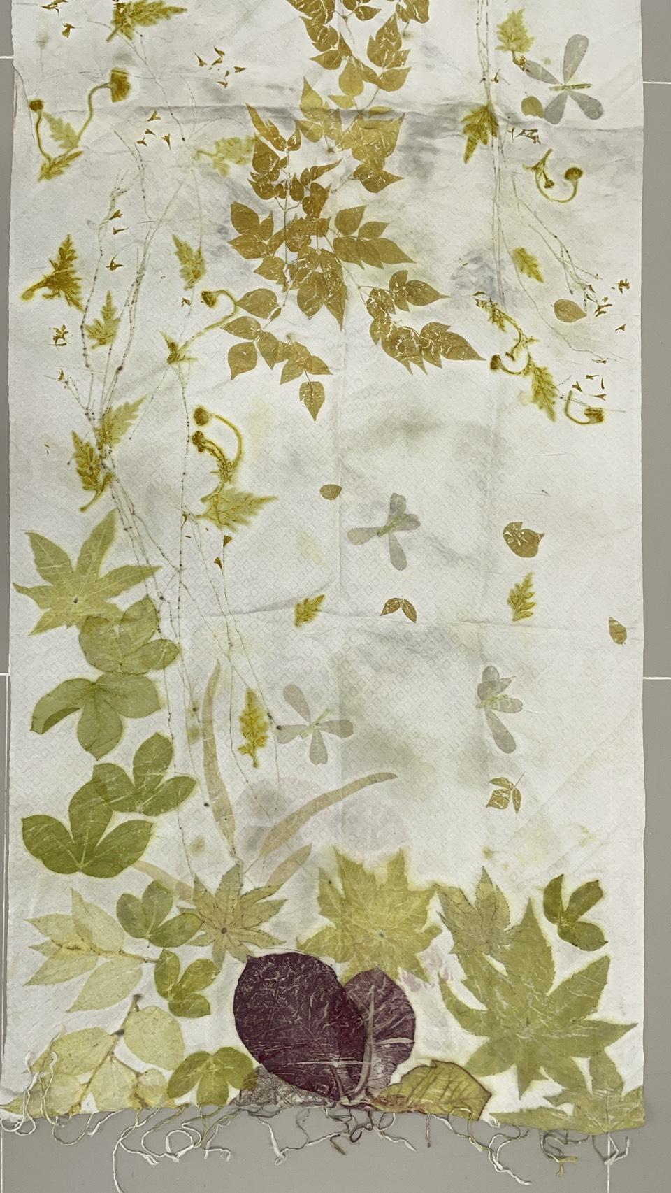 ผ้าคลุมไหล่ผ้าไหม Eco print เนื้อยกดอก มีชายครุย ขนาด 60x180ซม. สีขาวครีม รหัส ECO-82-11146810