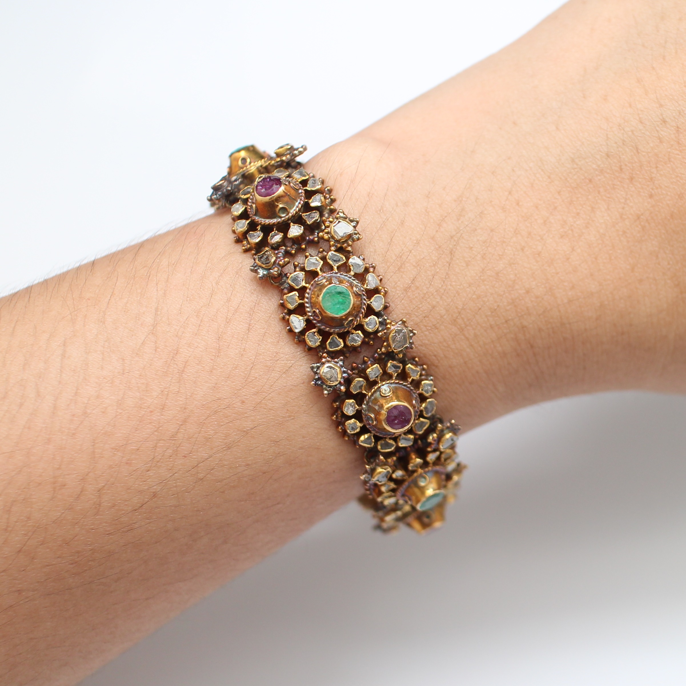 BL25104 สร้อยข้อมือพลอยสามสี ทับทิม มรกต เพชรซีก ทองแท้ 90% นน.รวม 48.9 กรัม ยาว 19 ซม.