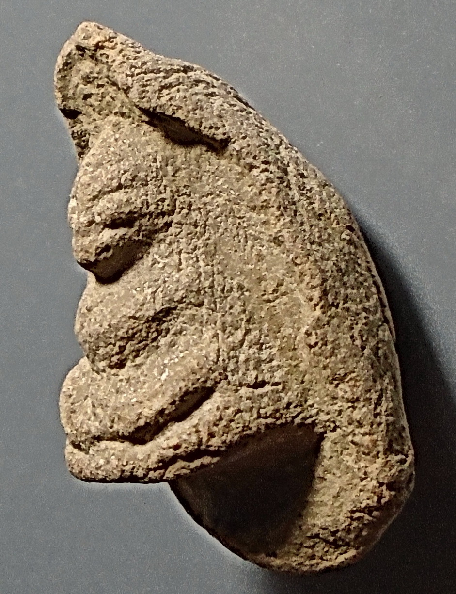 พระถ้ำเสือ เนื้อดิน พิมพ์ต้อ กรุเขาดีสลัก สุพรรณบุรี