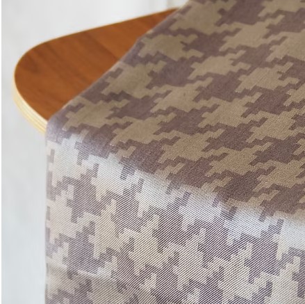 ผ้าไหมสปันซิลเกรด A+ ทอด้วยเครื่องอย่างประณีต หน้ากว้าง 148 ซม. สีครีม-สีน้ำตาล ตัดขายเป็นหลา รหัส CISP-CT-103143