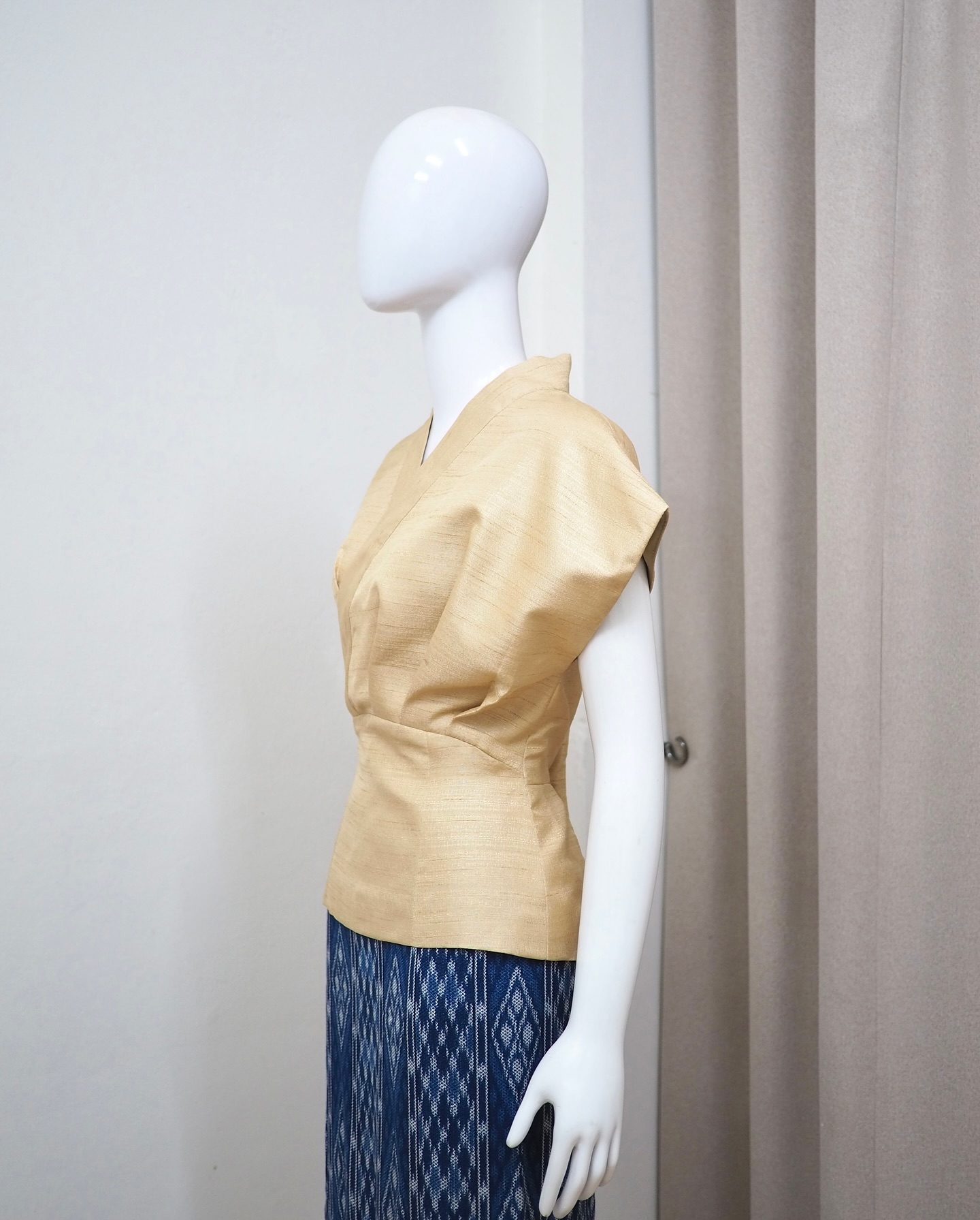 แบบตัด เสื้อผ้าไหมแขนสั้น (ไม่รวมผ้า) ตามแบบ รหัส CUT-51-0122682