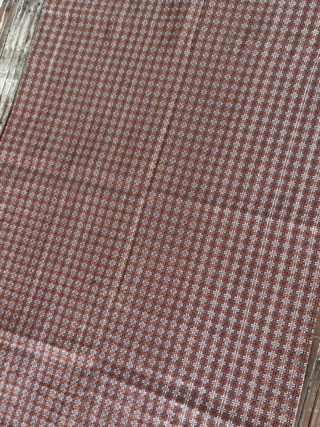 ผ้าไหมมัดหมี่ 3ตะกอ ขนาด 1x2เมตร ลายละเบิก สีแดง จากแม่กันยา แก้วแฉล้ม ชุมชนบ้านทมอ