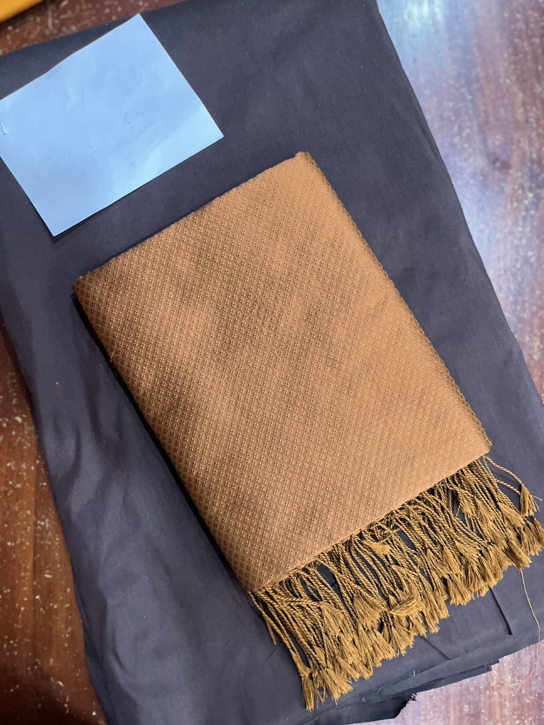 สั่งตัด 3-7วัน ผ้าคลุมไหล่ไหมแท้+พร้อมกล่อง เนื้อยกดอก เลือกขนาด สีและลายผ้าได้