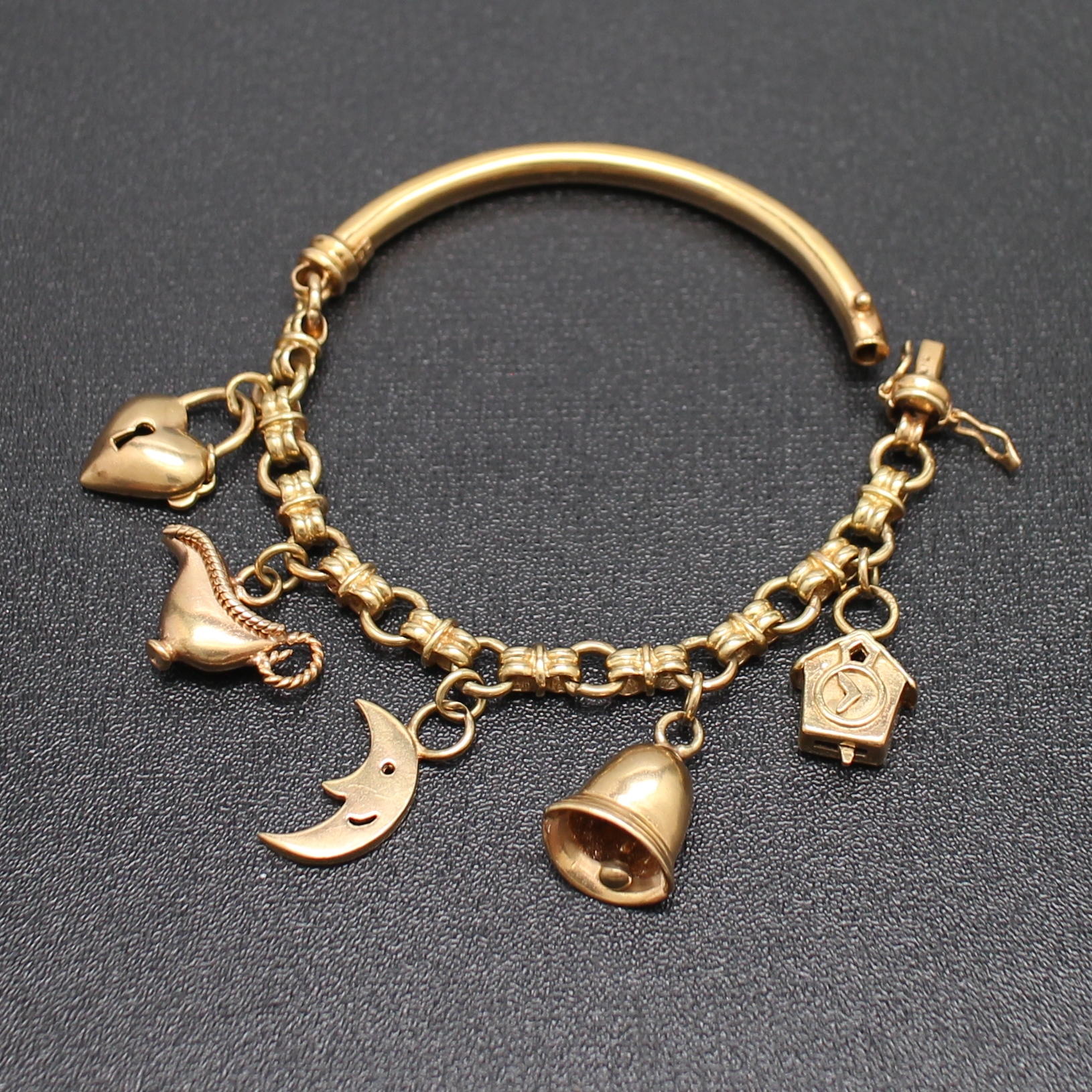 BL25028 สร้อยข้อมือกึ่งกำไลตุ้งติ้ง พระจันทร์เสี้ยว บ้าน กระดิ่ง ทองแท้ 90% นน. 35.4 กรัม ยาว 17 ซม. งานรุ่นเก่า
