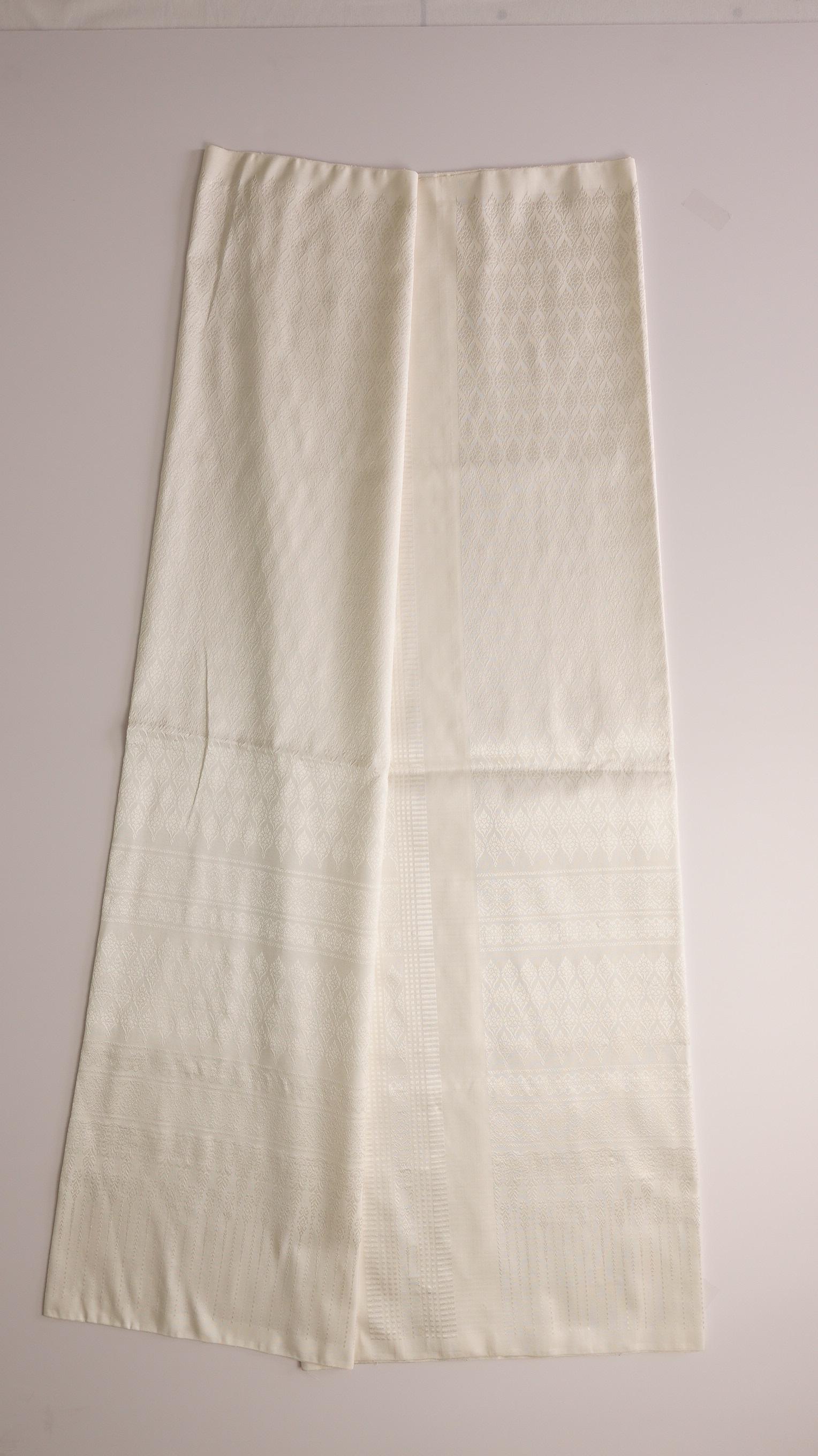 ซิ่น ผ้าไหมยกสุรินทร์ ไหมแท้ 32ตะกอ ลายกาญจนา ขนาด 1x2เมตร สีขาวครีม N11-NY-0902671602