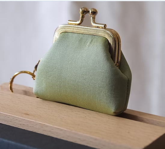 กระเป๋าสตางค์ ใส่เหรียญ ขนาด 7x7x2.5cm. สีเขียวหม่น GL-CT-103468