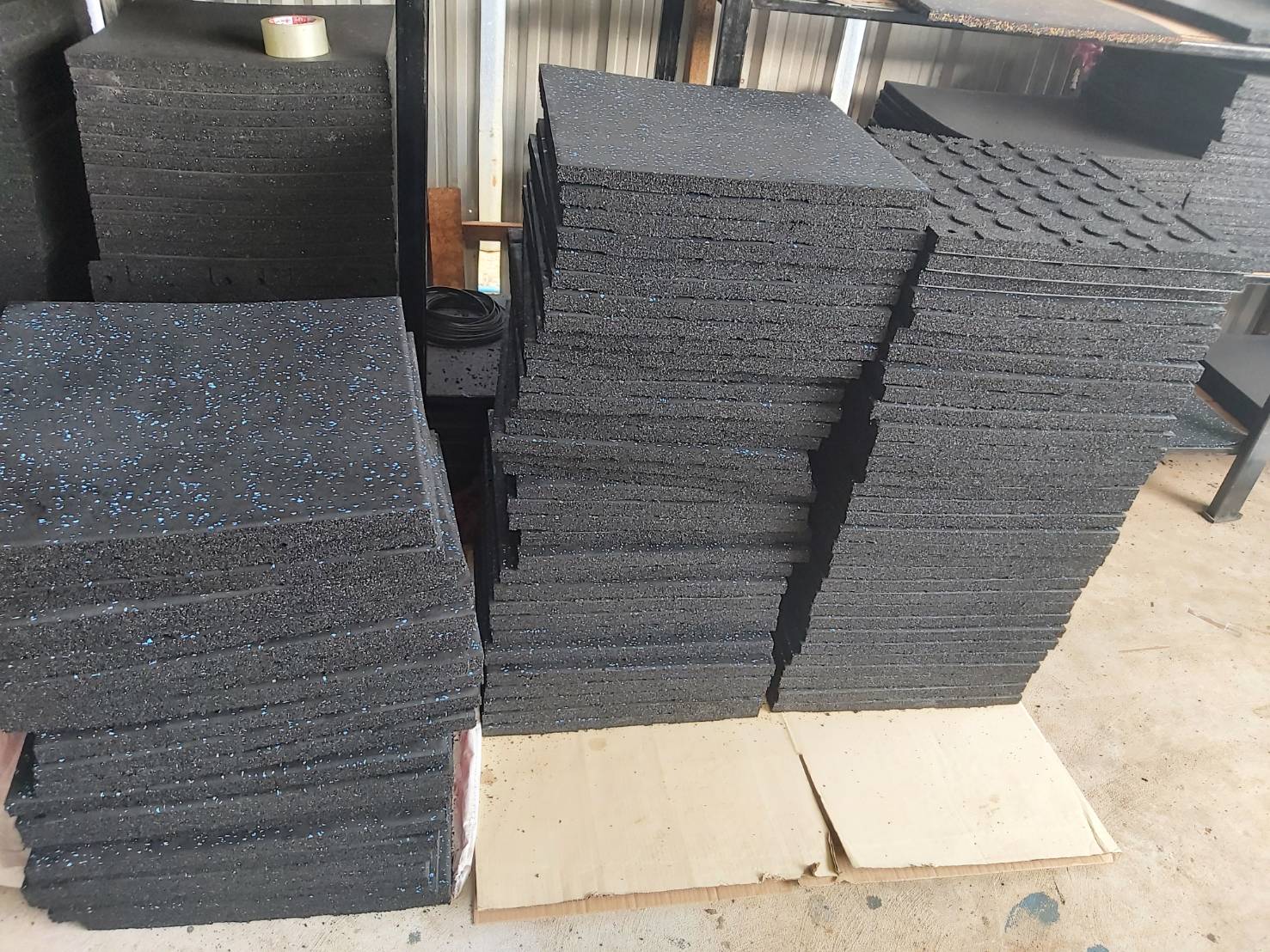 โรงงานผลิตแผ่นยางปูพื้นห้องฟิตเนส