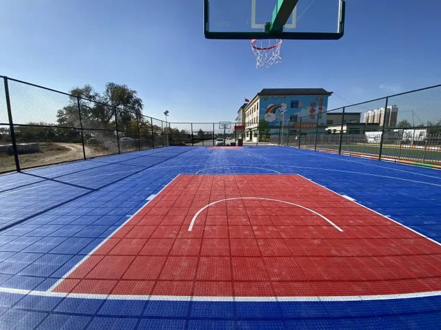 รับติดตั้งพื้นไวนิล PVCสนามแบดมินตัน สนามกีฬา ทุกชนิดมาตรฐานสากล