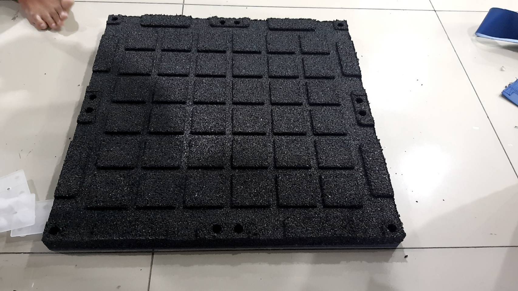 แผ่นยางปูพื้นคอกม้าบล็อคยาง หนา25mmชนิดหนาแน่นพิเศษ