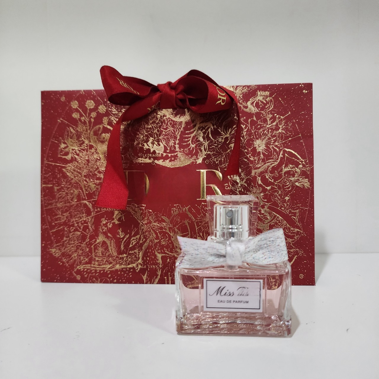 น้ำหอมแท้ Christian Dior Miss Dior Eau de Parfum (2021) 30ml แยกจาก SET ไม่มีกล่องแต่มีถุงกระดาษให้ค่ะ ถุงกระดาษ Dior สีแดงสวยหรู