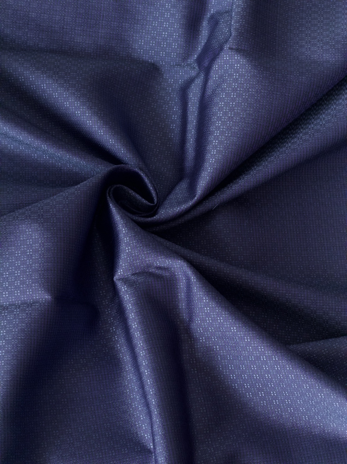 ผ้าไหมยกดอก ลายราชวัตร สีพื้น ไหมแท้ สีกรมท่า (ราคาต่อหลา) รหัส B6-119-1355HY7