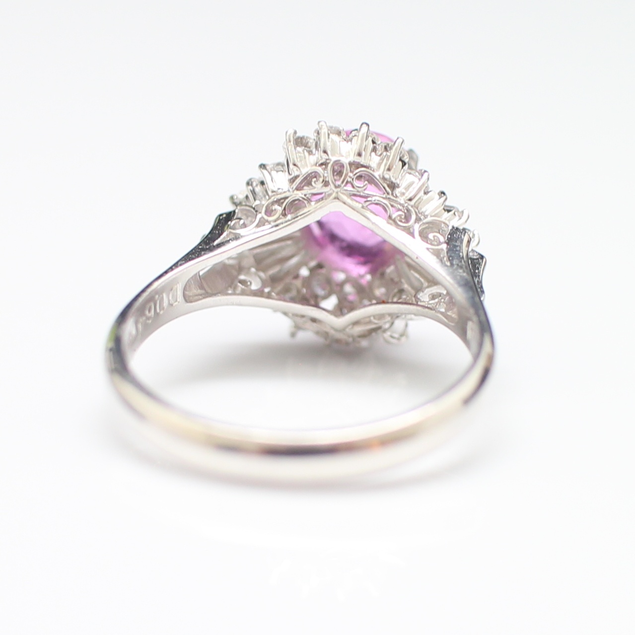 RG250553 แหวน Pink Sapphire ล้อมเพชร เพชรแท้ 0.64 กะรัต เรือน PT900 พลอย 2.02 กะรัต นน.รวม 5.78 กรัม ขนาดแหวน 53 มี Cer.t พลอยสวย เพชรขาวไฟดี
