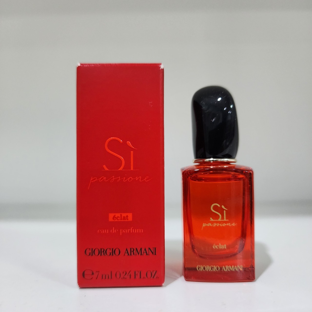 น้ำหอมจิ๋วมินิ Giorgio Armani Si Passione Eclat EDP 7ml แบบแต้มมีกล่อง ( Mini Perfume น้ำหอมขนาดพกพา) น้ำหอมจิ๋วมินิ ขวดน่ารัก ตั้งโชว์ก็สวย พกพาก็สะดวก หัวแต้มตามจุดชีพจร