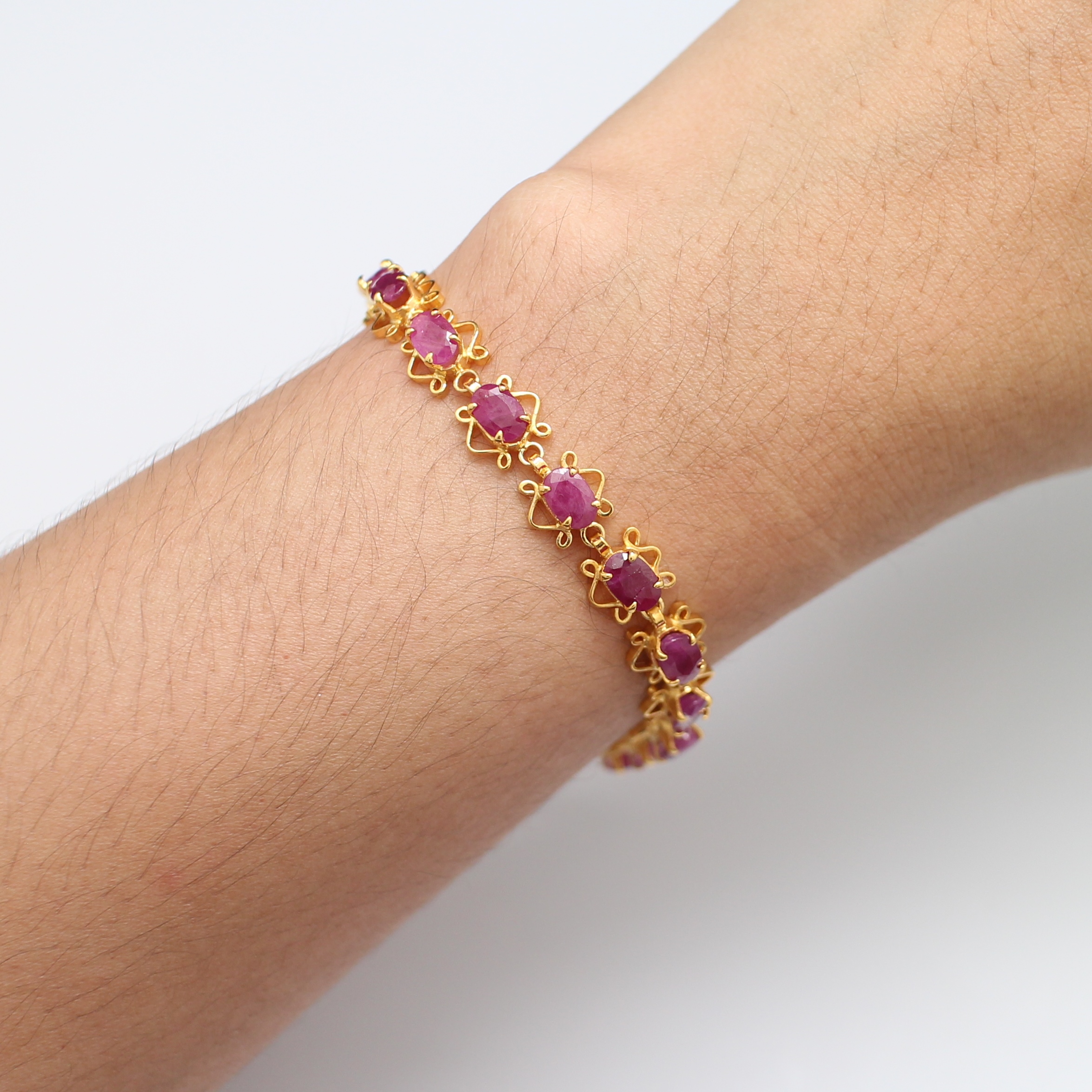 BL25033 สร้อยข้อมือทับทิมเจียรไนรอบเส้น ทองแท้ 90% นน.รวม 13.4 กรัม ยาว 17 ซม.