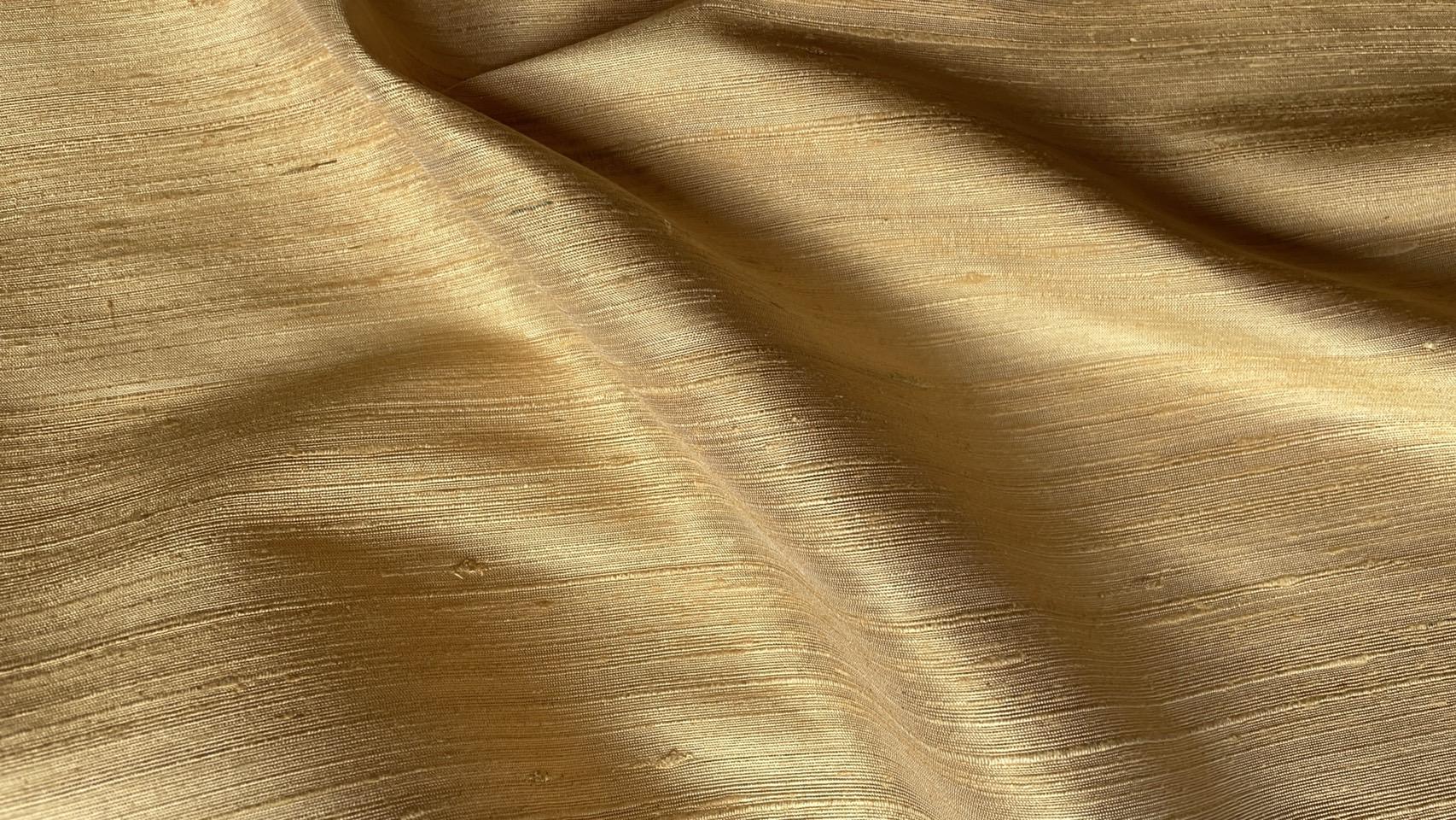 ผ้าไหมสีพื้น ไหมลืบเนื้อหยาบหนา ไหมแท้มีขี้ไหม สีเหลือง (ราคาต่อเมตร) รหัส D-76-P4123