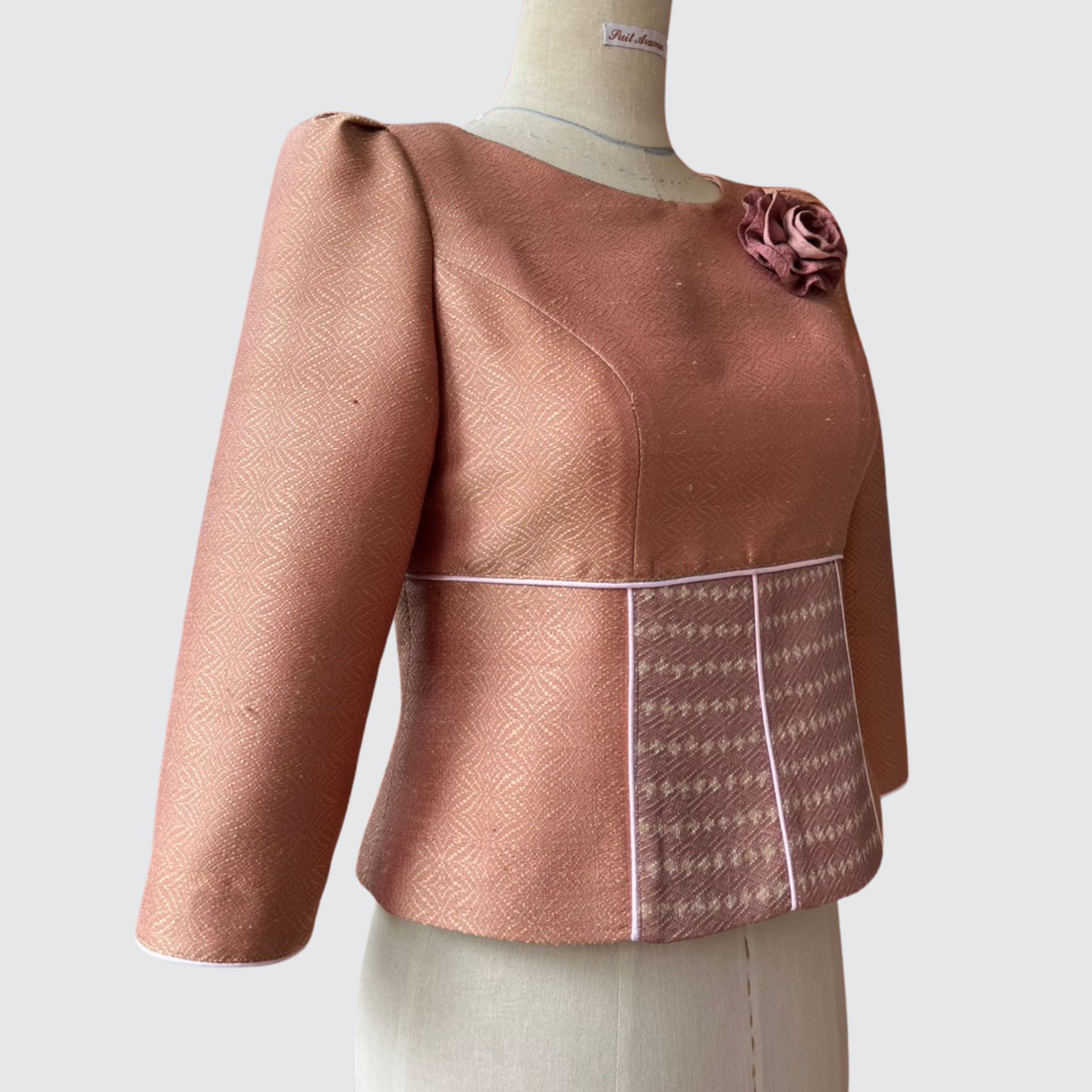 เสื้อแต่งกุ๊น ตัดเย็บจากไหมยกดอกลายพิเศษ ไหมแท้ 100% | ตัดเย็บตามรูปร่าง | เลือกผ้า ส่งไซส์ได้