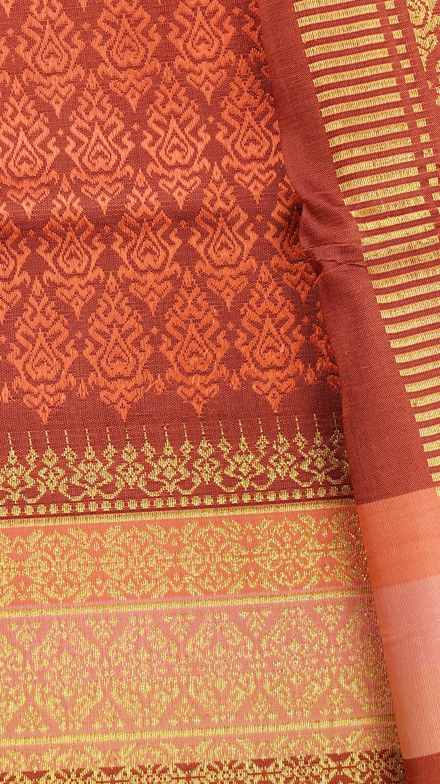ซิ่น ผ้าไหมยกสุรินทร์ ไหมแท้ ขนาด 1x2เมตร เกาะเชิงดิ้นทอง พื้นสีส้มอิฐ N11-NY-0901673