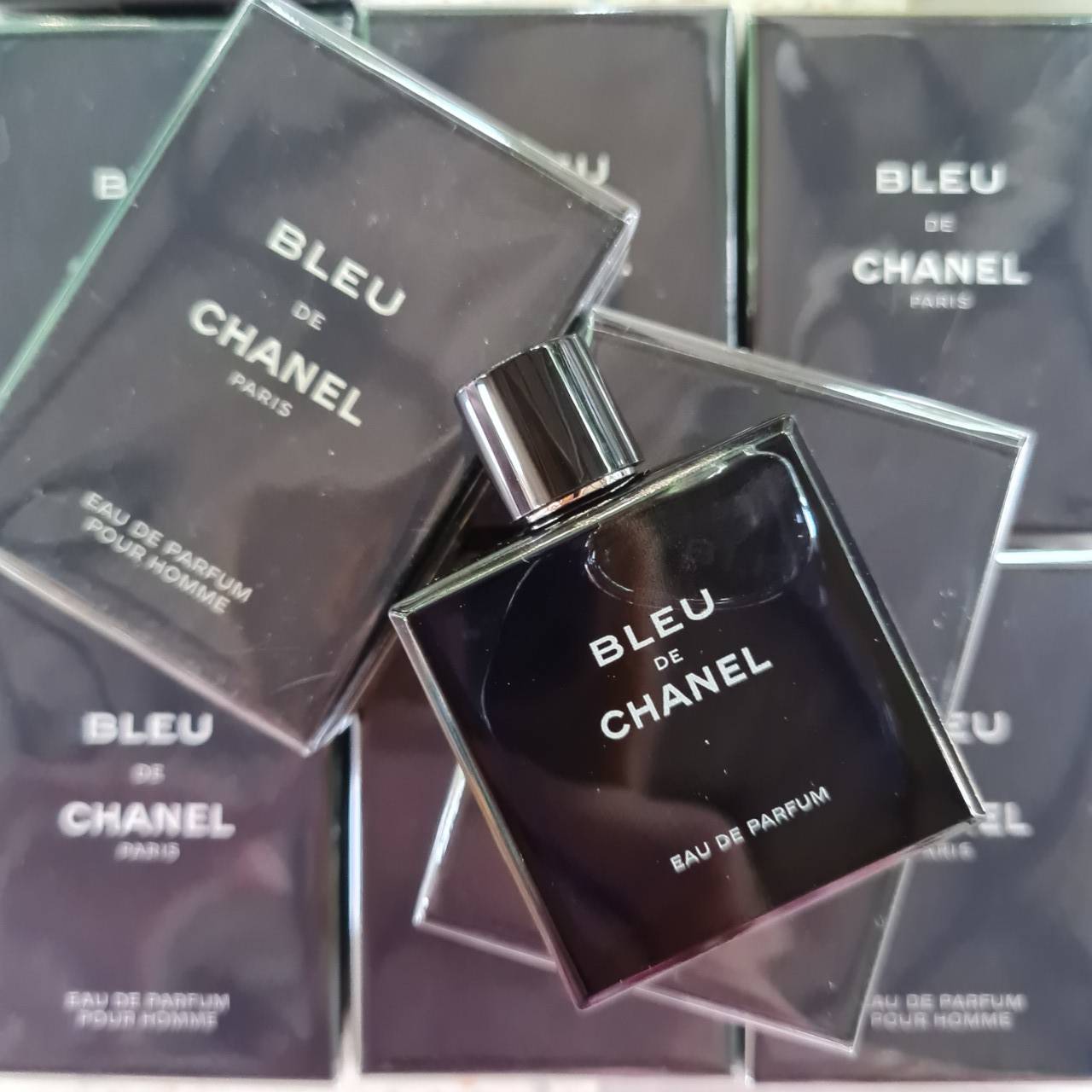 น้ำหอมจิ๋วมินิ Chanel Bleu De Chanel EDP 10ml พร้อมกล่องซีล แบบแต้มมีกล่อง ( Mini Perfume น้ำหอมขนาดพกพา) น้ำหอมจิ๋วมินิ ขวดน่ารัก ตั้งโชว์ก็สวย พกพาก็สะดวก หัวแต้มตามจุดชีพจร