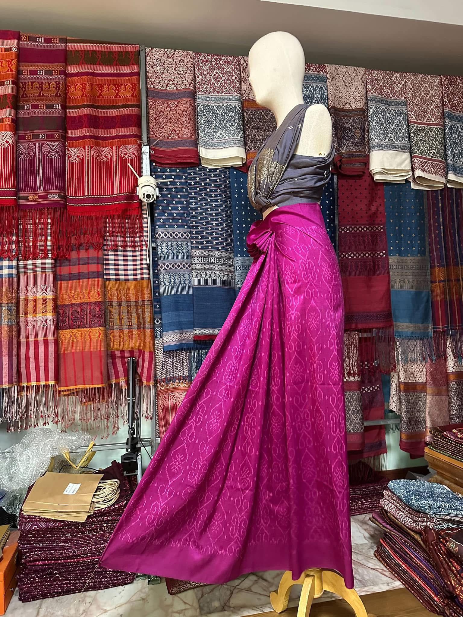 ซิ่น ไหมมัดหมี่ ผ้าปาโตล่า ขนาด 120x220ซม. พื้นสีชมพูม่วง รหัส N9-SIL-051768A3