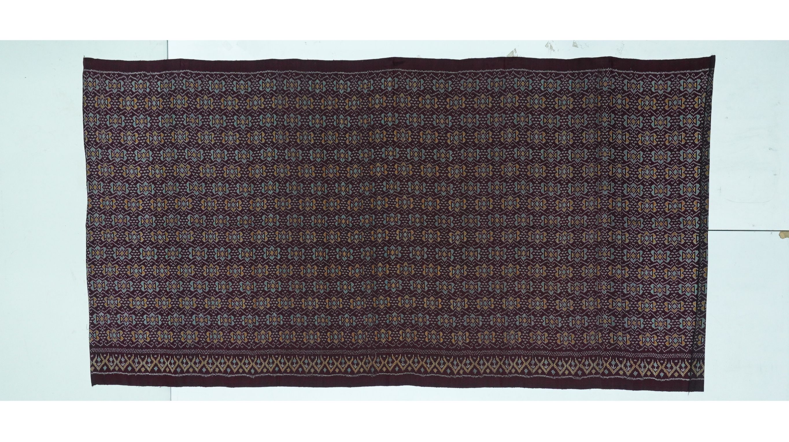 ซิ่น ผ้าไหมมัดหมี่ 3ตะกอ ขนาด 1x2เมตร ลายขอไขว้ พื้นสีม่วงกะปิ รหัส R2Q-ME-066-1220670914