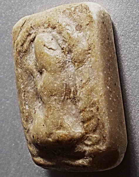 นางกวัก พิมพ์เล็กหลังยันต์ เนื้อผงน้ำมันเก่าไม่ทราบที่