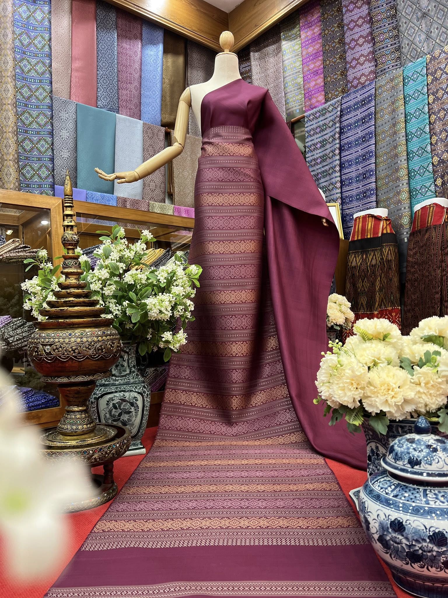 (ผ้าชุด)ไหมแพรวา ตัดชุดลายล่วงสามสี ขนาด 63x500ซม (ลาย 2.3เมตร+สีพื้น 2.7เมตร) สีม่วงเปลือกมังคุด รหัส P10-BM-09056811