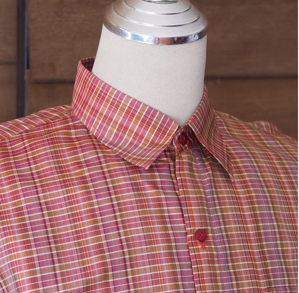 เสื้อเชิ้ตแขนยาว ผ้าไหมลายสก๊อต สีแดงสลับขาว รหัส DN-CT-050368