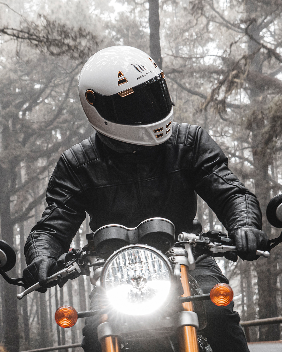 MT HELMETS - รุ่น JARAMA (ECE 22.06) Solid Gloss White สีขาว