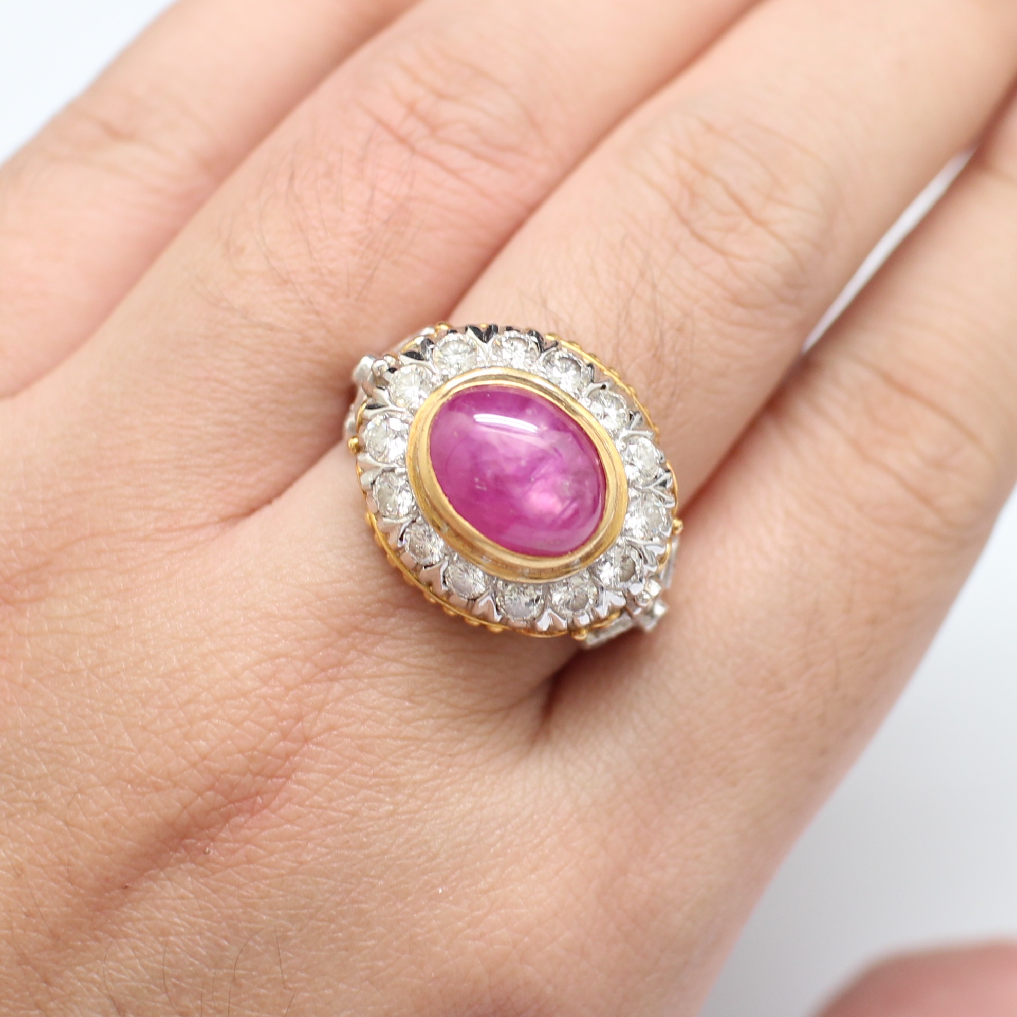 RG250275 แหวนทับทิมล้อมเพชร เพชรแท้ 14 เม็ด 1.40 กะรัต และ 18 เม็ด 0.18 กะรัต ทองแท้ 18k นน.รวม 14.5 กรัม ขนาดแหวน 60