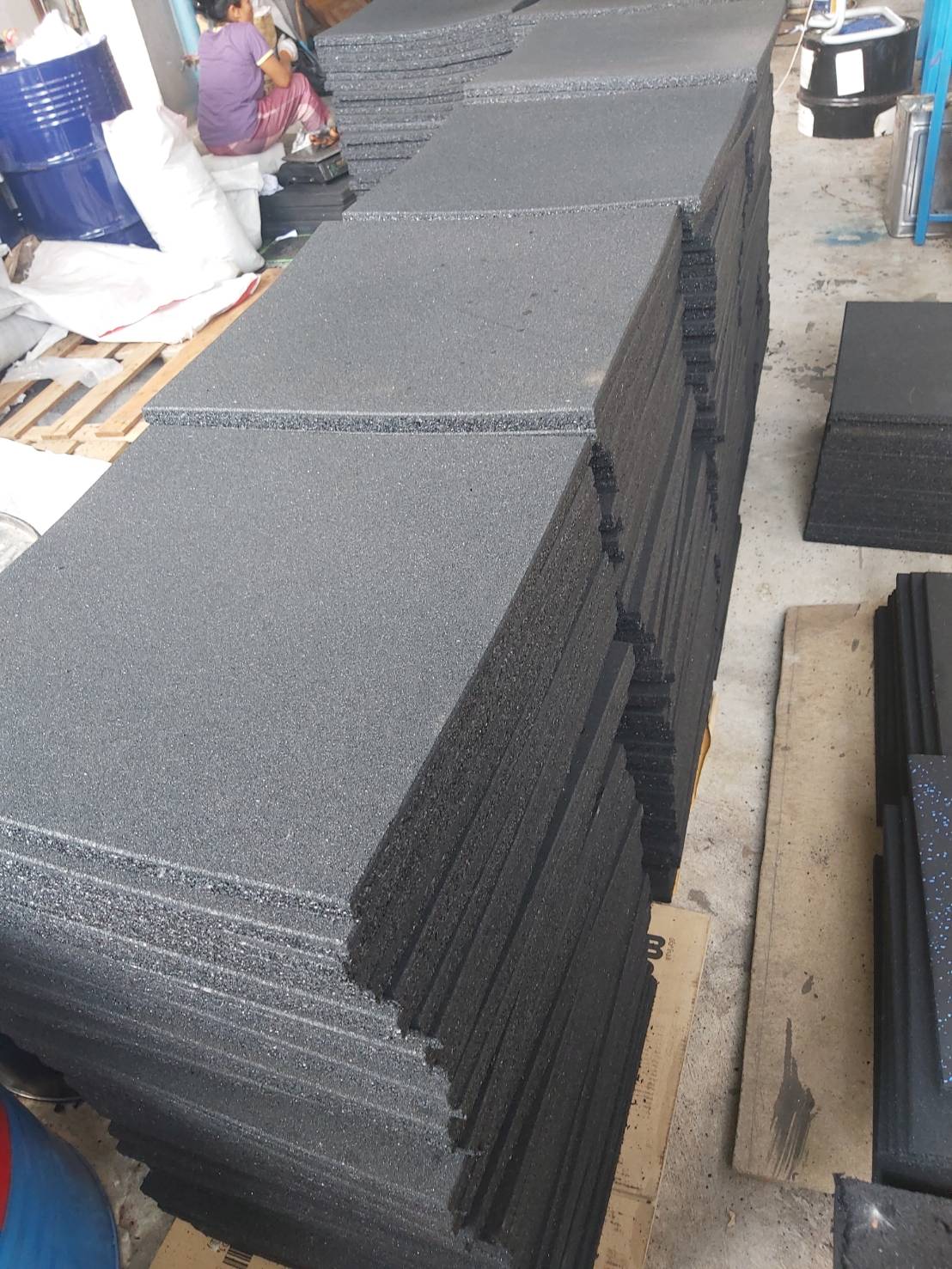 โรงงานผลิตแผ่นยางปูพื้นห้องฟิตเนส