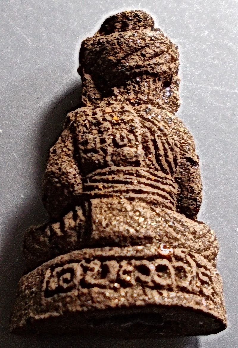 พระฤษีตาไฟลอยองค์ เนื้อว่าน ฝังตะกรุด มีโค๊ต ขนาดห้อยบูชา เนื้อว่าน 108 ผสมผงทองคำขาวลป.พรหมมา เขมจาโร สำนักวิปัสสนาหินผานางคอย จ.อุบลราชธานี รุ่นอายุ 96 ปี ปี 2537