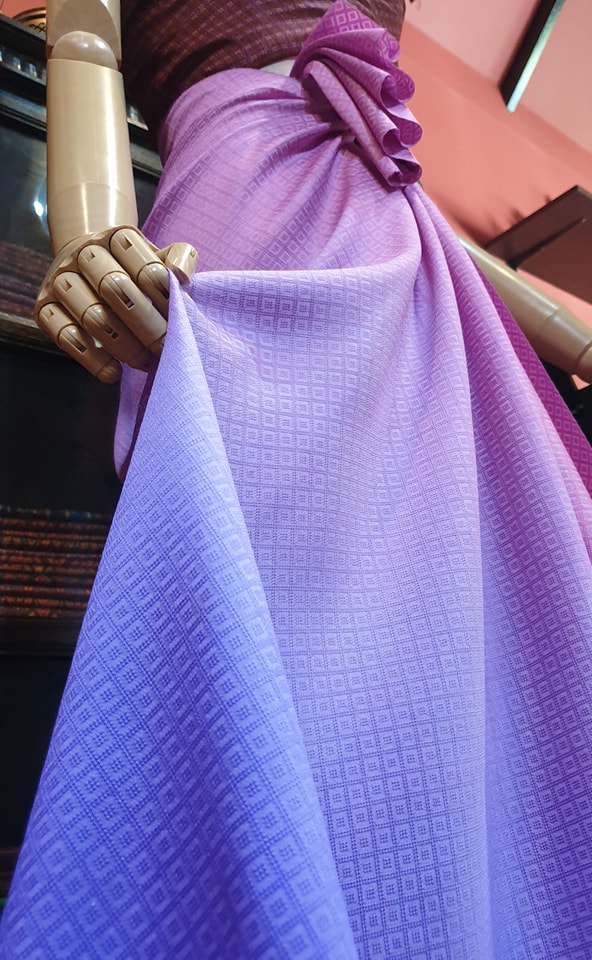 ผ้าไหมสีพื้นโมเดิร์น ยกดอกลูกแก้ว มัดย้อมสไลด์ สีม่วง-สีฟ้าคราม เลือกขนาด รหัส BT-TT01