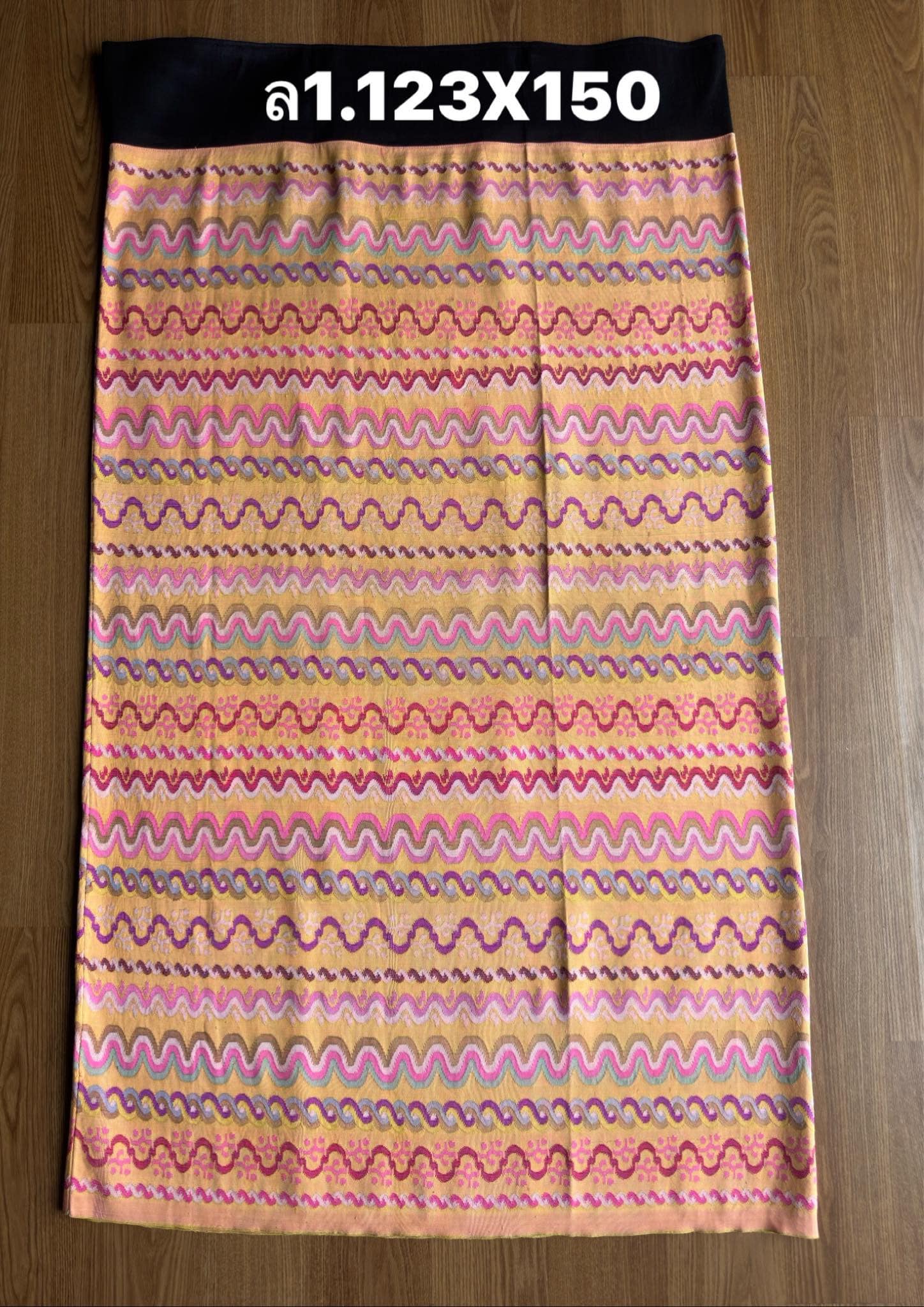 ซิ่น ลุนตยาไหมแท้ ทอร้อยกระสวย ขนาด 123x150ซม พื้นสีเหลืองครีม รหัส N9-SIL-05086711291