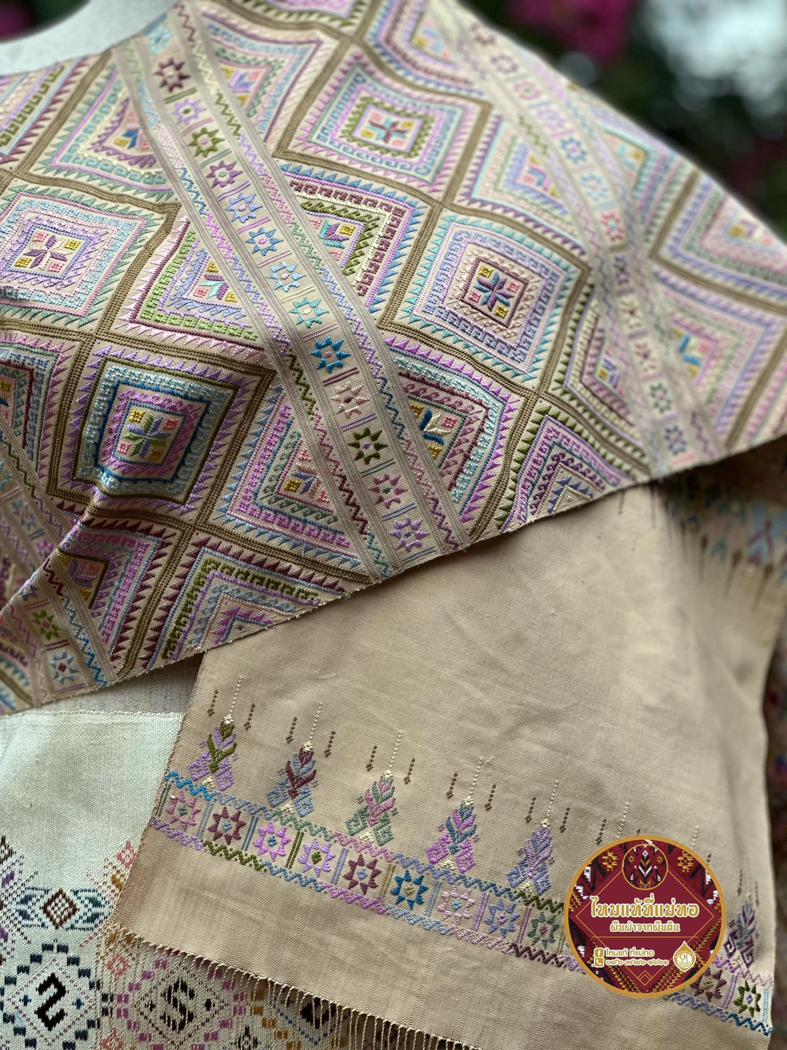 สไบแพรวา ขนาด 30x240ซม ลายดอกกาบแบด พื้นสีขาวครีม รหัส ZE-PT0612661