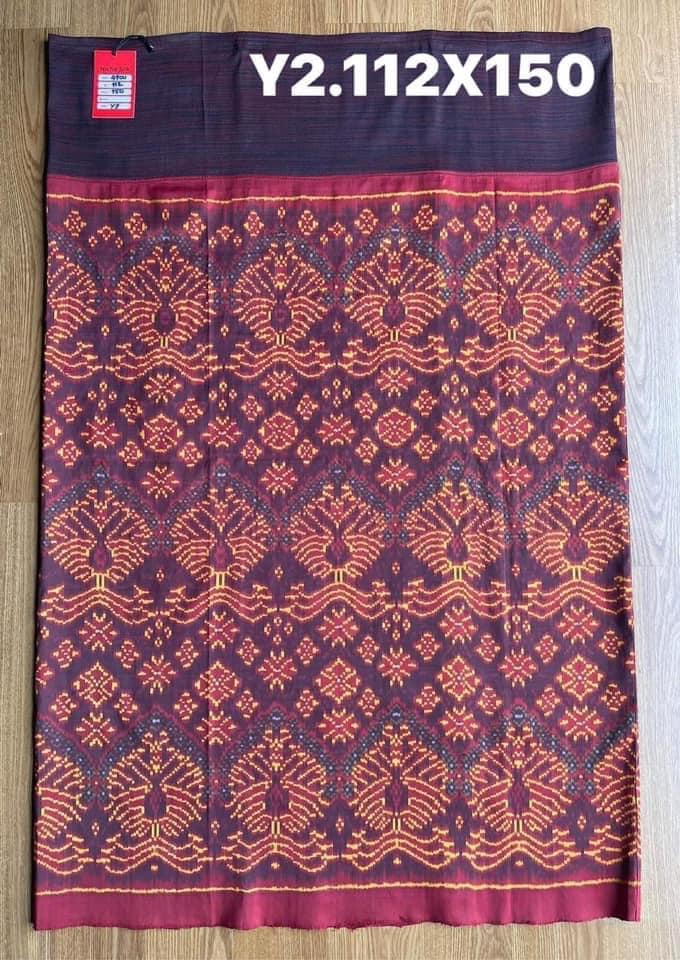 ซิ่น ไหมพระตะบอง ขนาด 112x150ซม ลายนกยูง พื้นสีม่วง-แดง รหัส N9-SIL-Y2