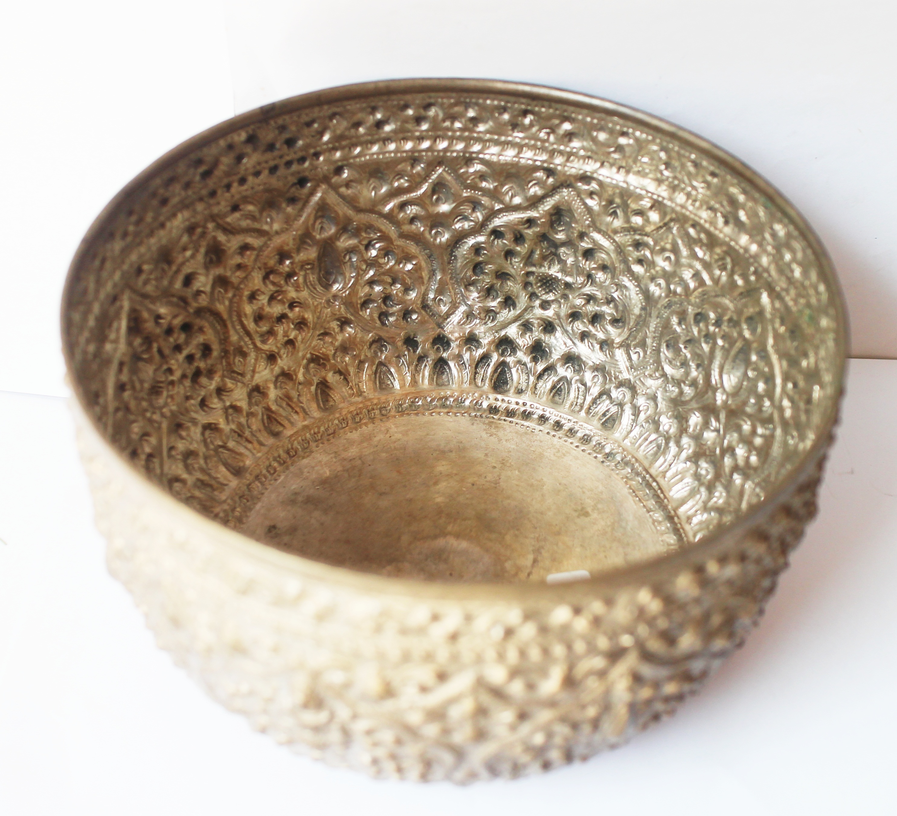 SI121 ขันเงินดุลลาย ลายเทพพนม เงินแท้ 92.5% นน. 349 กรัม ขันปากกว้าง 19 cm. ลึก 11 cm. งานเก่า