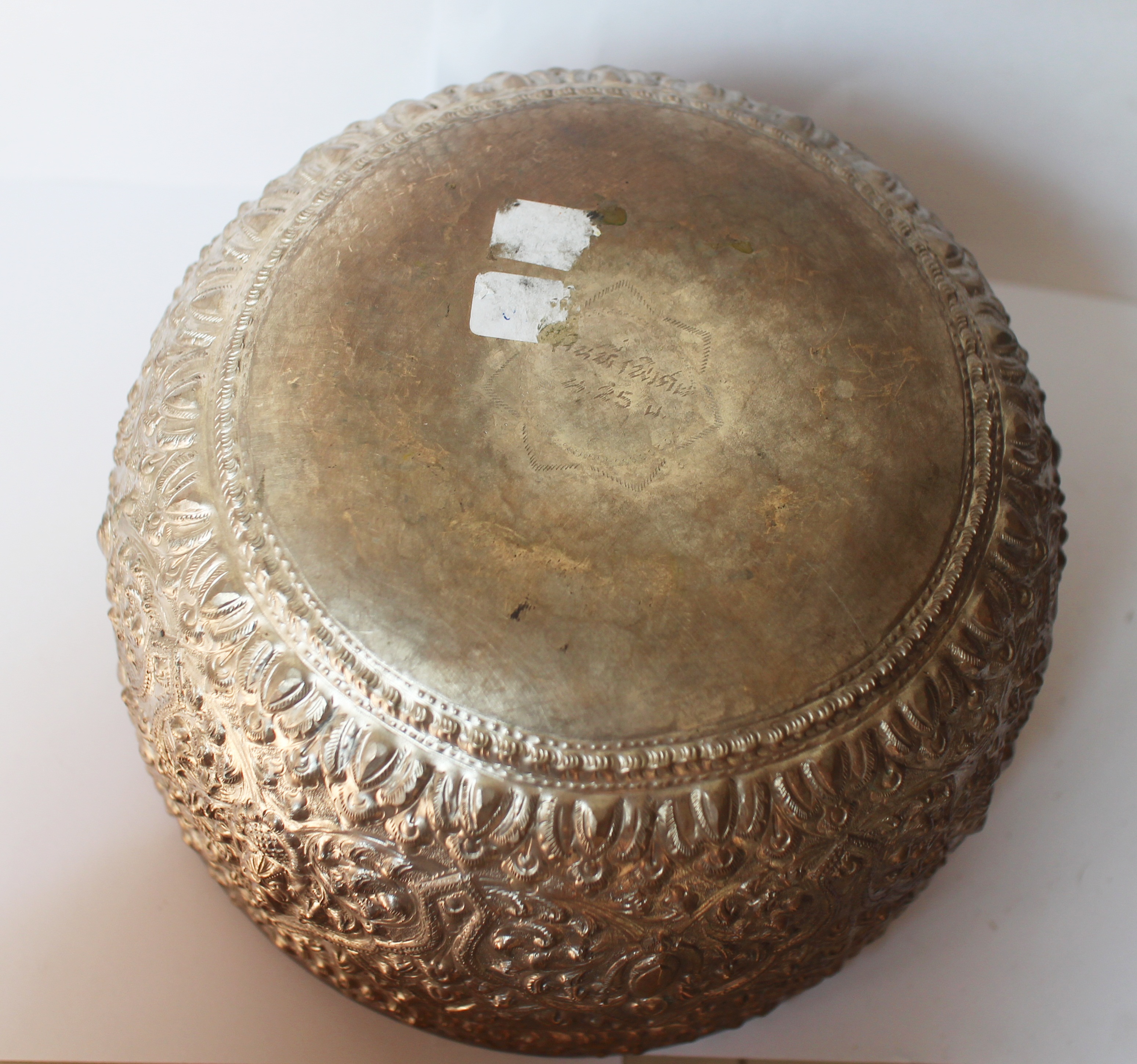 SI121 ขันเงินดุลลาย ลายเทพพนม เงินแท้ 92.5% นน. 349 กรัม ขันปากกว้าง 19 cm. ลึก 11 cm. งานเก่า